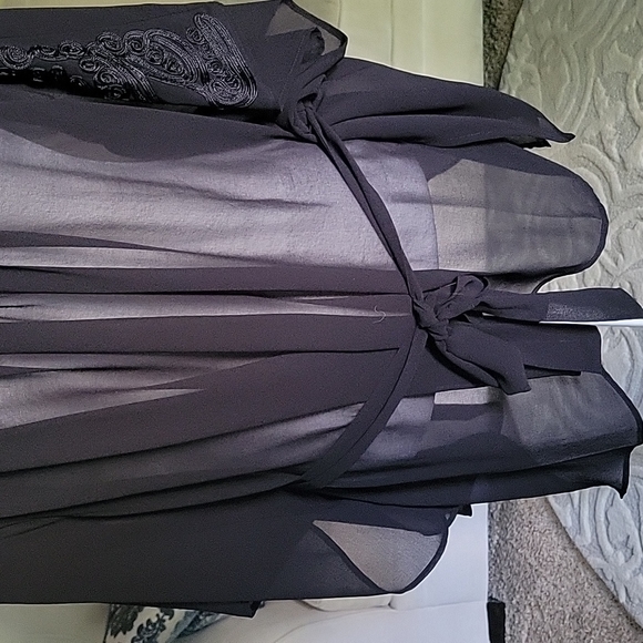 Aeuadani  Top/Blouse - Picture 6 of 8